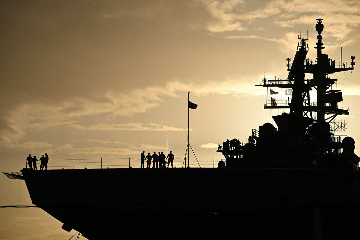 The Wasp-class amphibious assault ship USS Iwo Jima