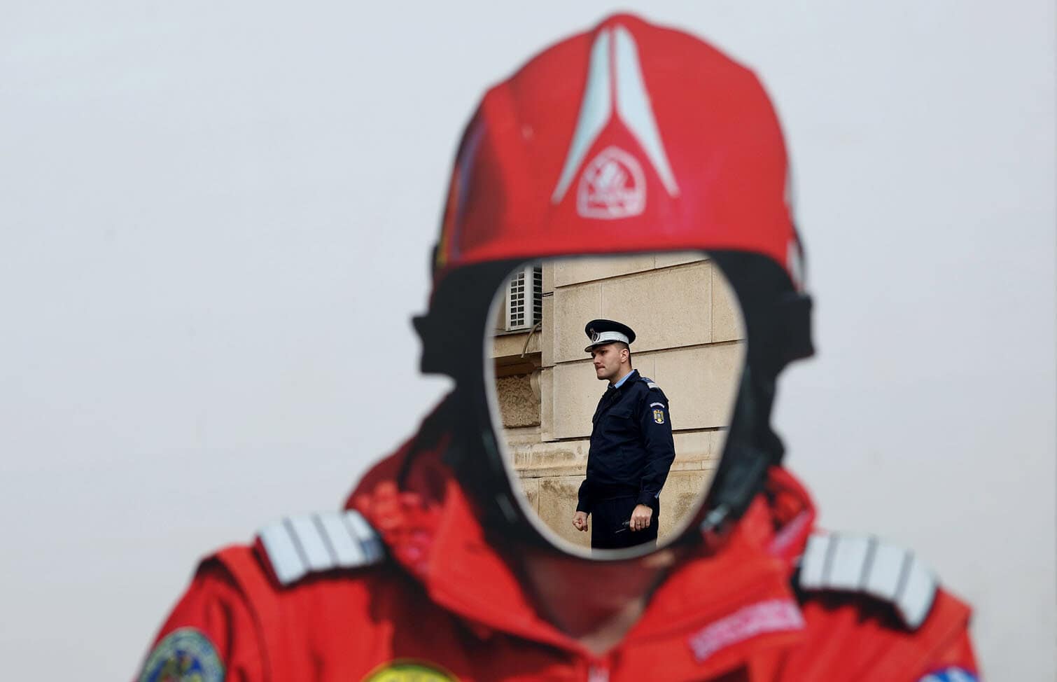 High school girls choir performs carols at Interior Ministry youth workshops