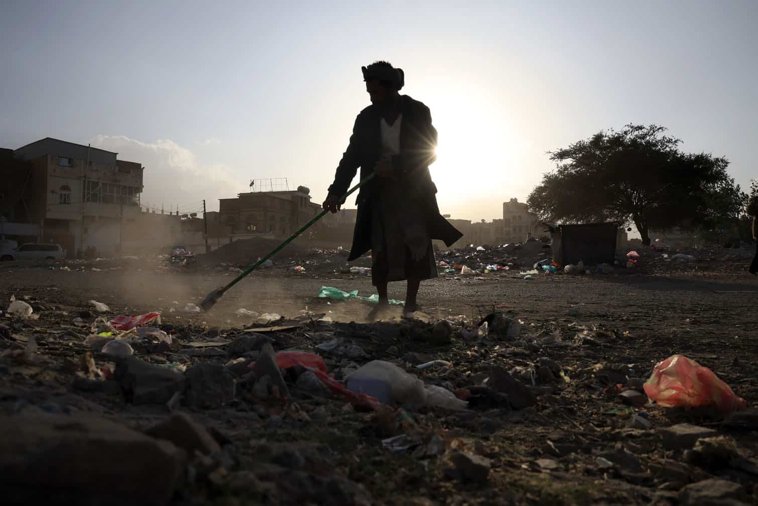 Workers clean mobile market in Sana'a