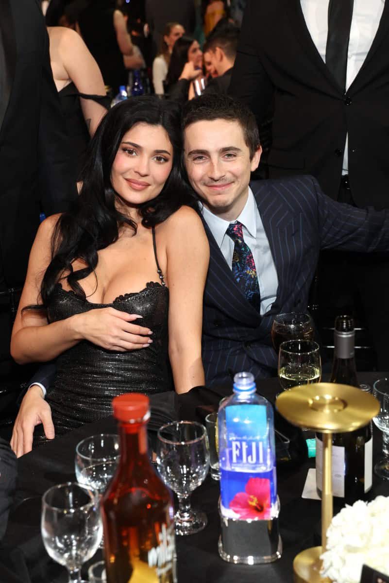 SANTA MONICA, CALIFORNIA - JANUARY 04: (Kylie Jenner and Timothée Chalamet attend FIJI Water At The 31st Annual Critics Choice Awards at Barker Hangar on January 04, 2026 in Santa Monica, California. Phillip Faraone/Getty Images for FIJI Water/AFP Picture via Phillip Faraone / GETTY IMAGES NORTH AMERICA / Getty Images via AFP
