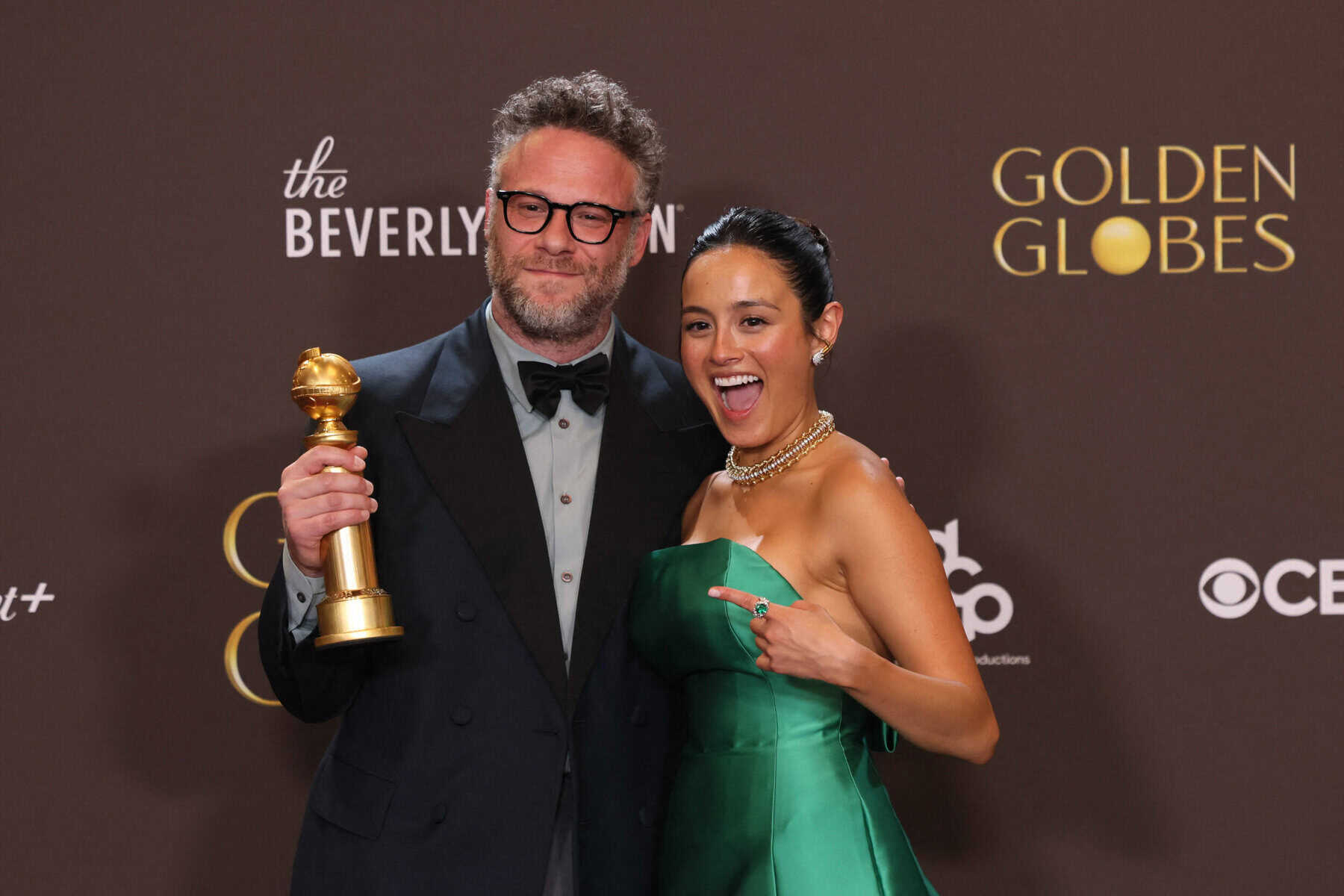 Canadian producer Seth Rogen (L) and US actress Chase Sui Wonders, winners of the Best Television Series - Musical or Comedy Award for 