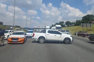 Shootout on N12 leaves three suspects dead and causes major traffic delays