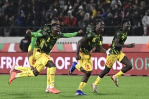 Ten-man Mali beat Tunisia on penalties to reach Cup of Nations quarters