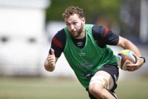 Sharks No 8 Nick Hatton