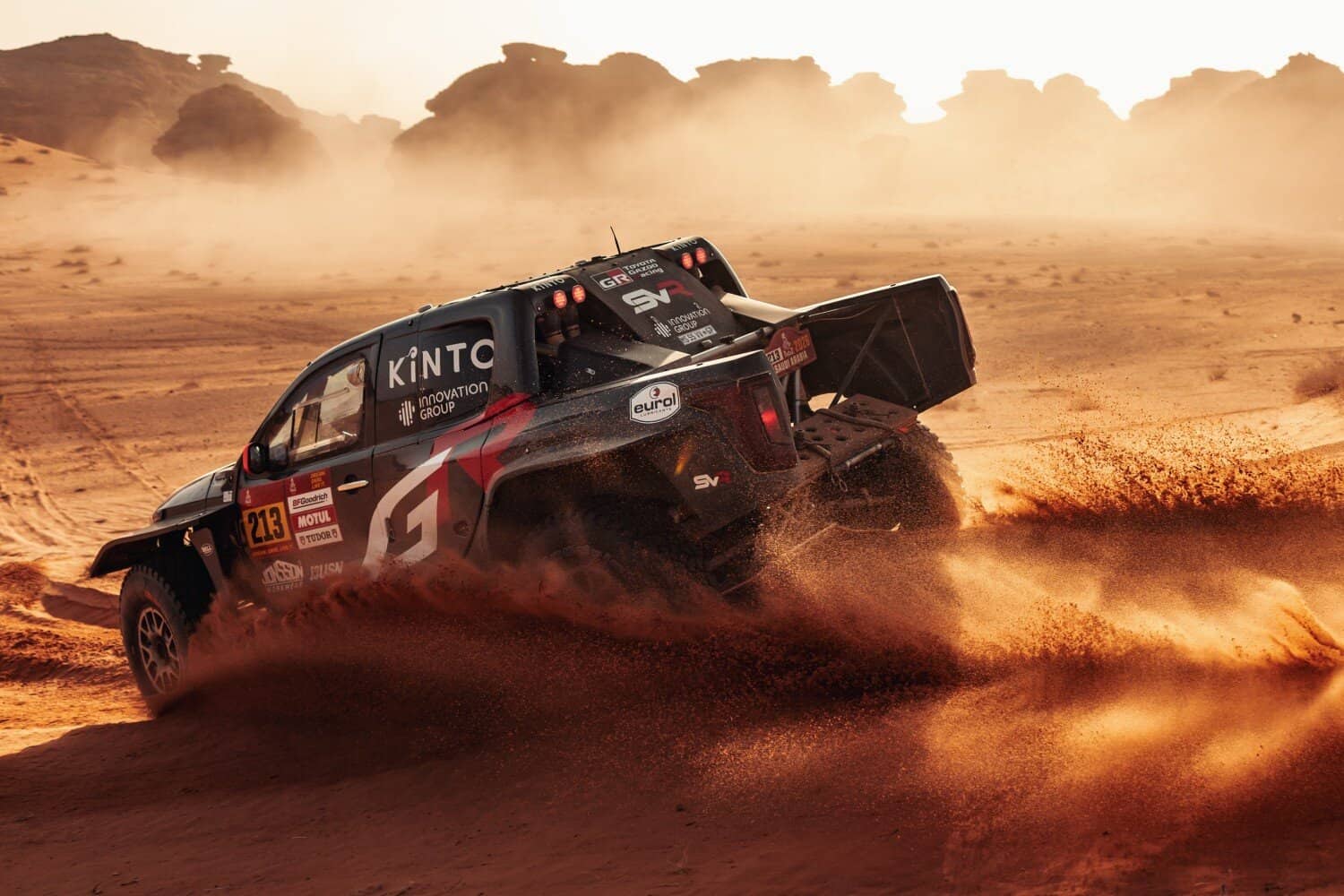 Toyota Gazoo Racing South Africa hit with more flats on Dakar stage 4