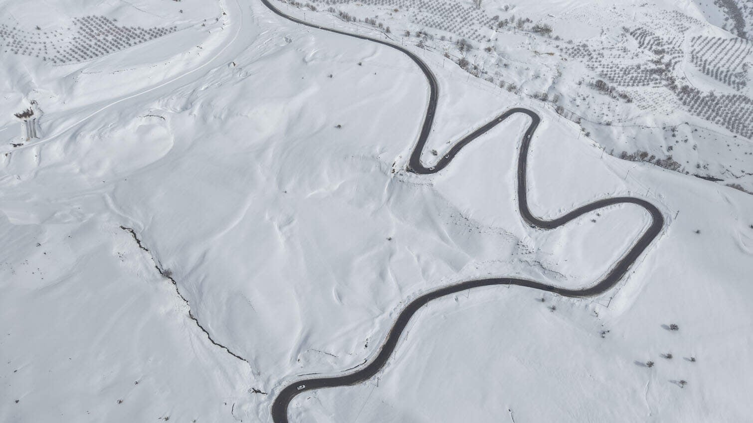 Haji Omeran Border Gate turns white after heavy snowfall in Iraq