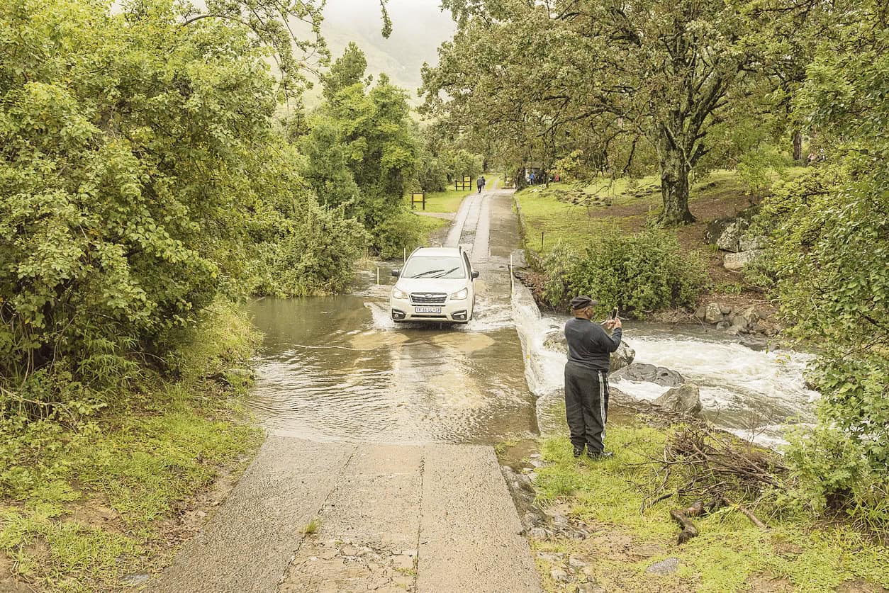 Car crossing the Mahai River