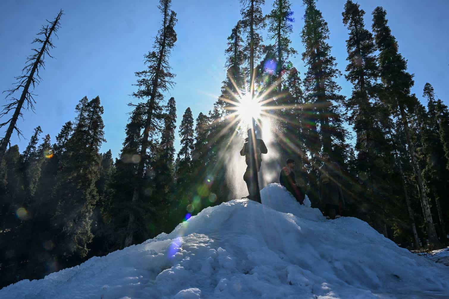 A man takes selfies on icicles,