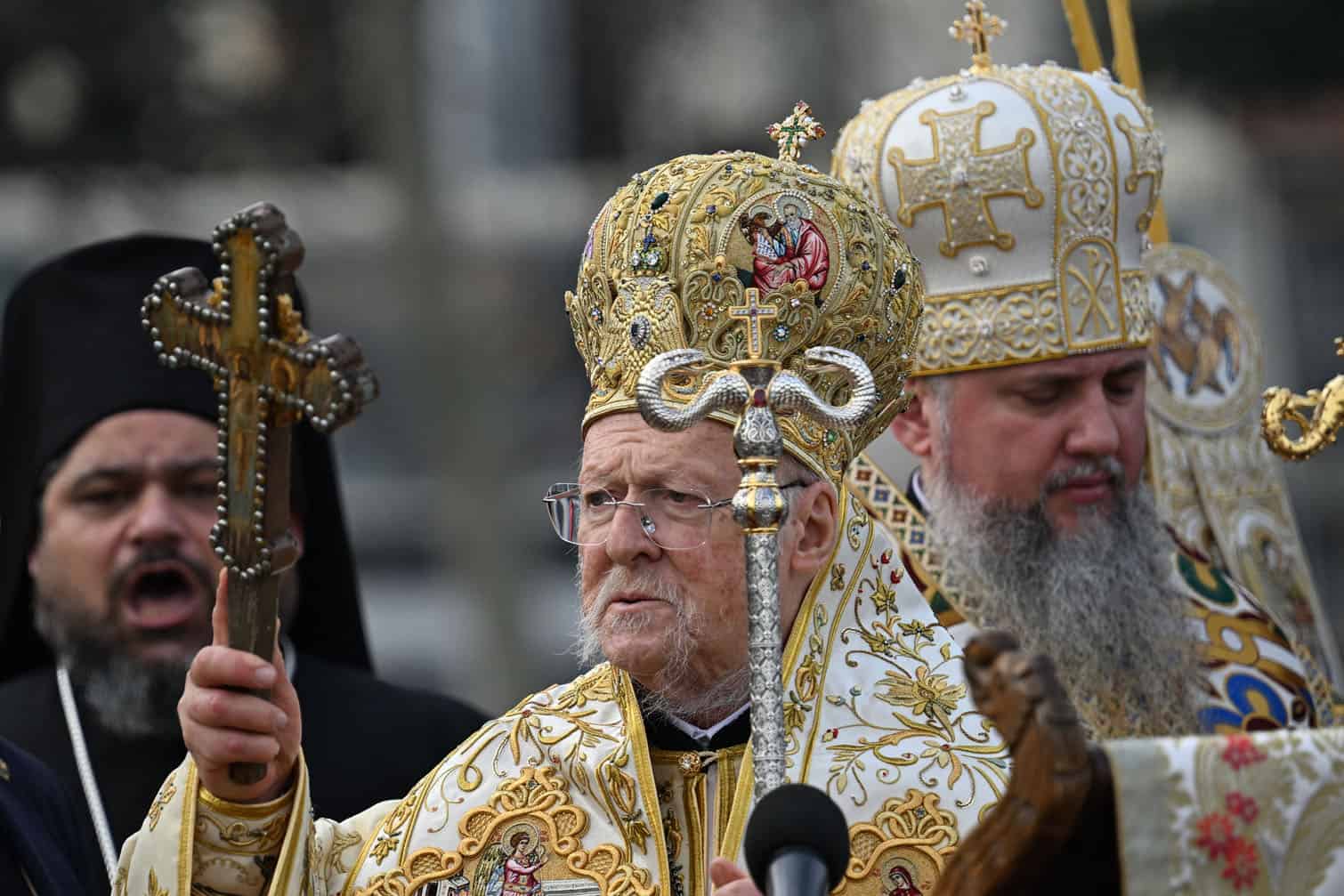 Istanbul's Orthodox community marks Epiphany with traditional plunge
