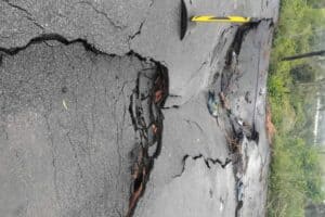 The collapsed road between Karino and KaMagugu.