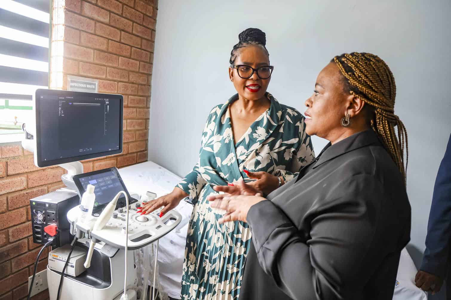 MEC Nomantu Nkomo-Ralehoko Handover X-Ray Equipment At Jabulani Dumane Health Centre