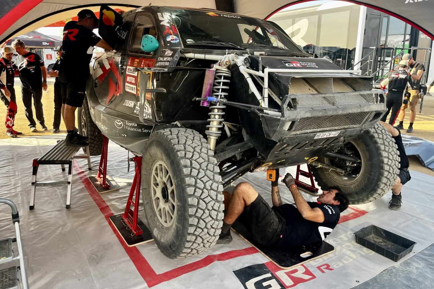 Dakar Hilux