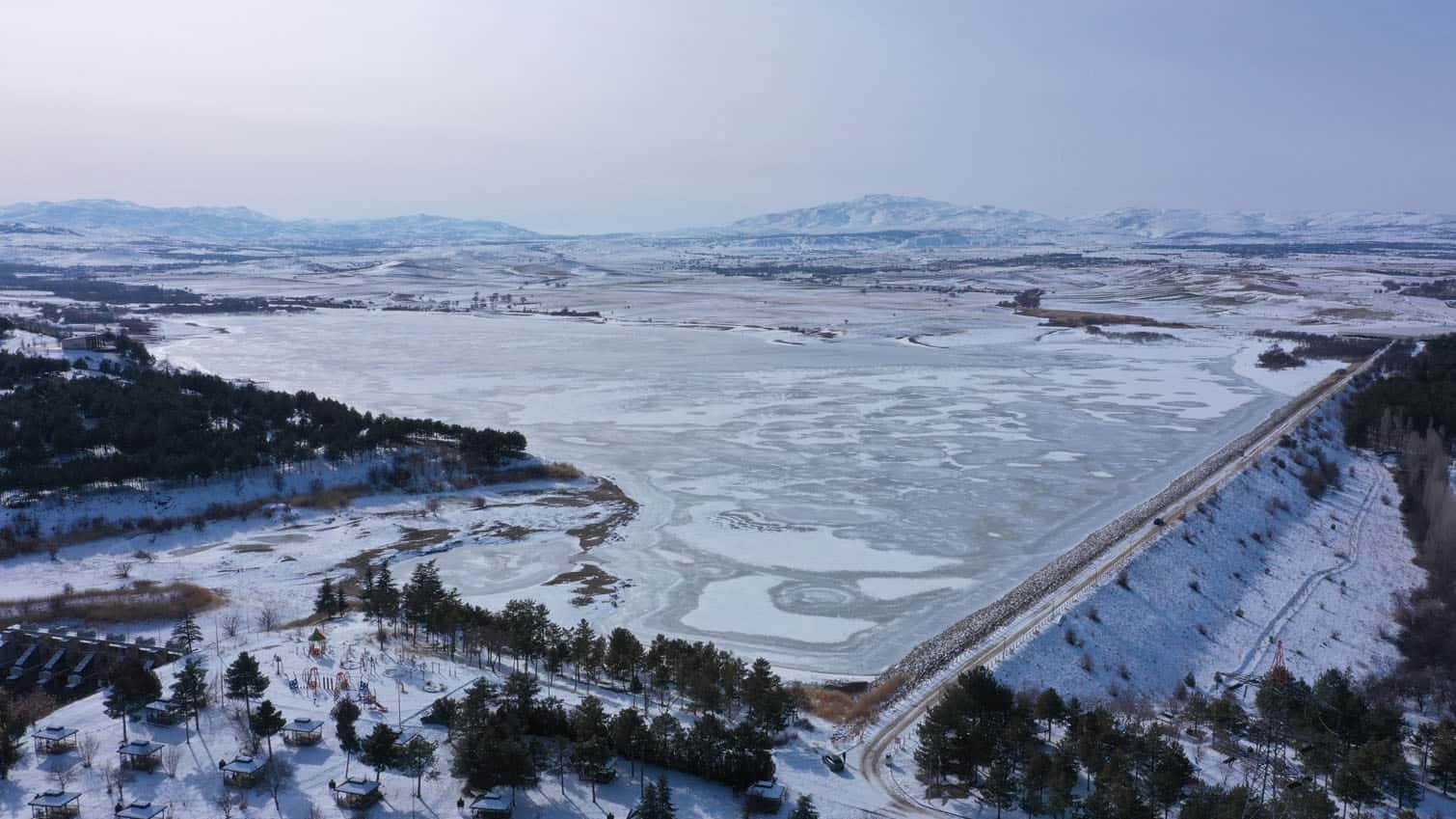 Cip Dam in Elazig froze due to the cold weather