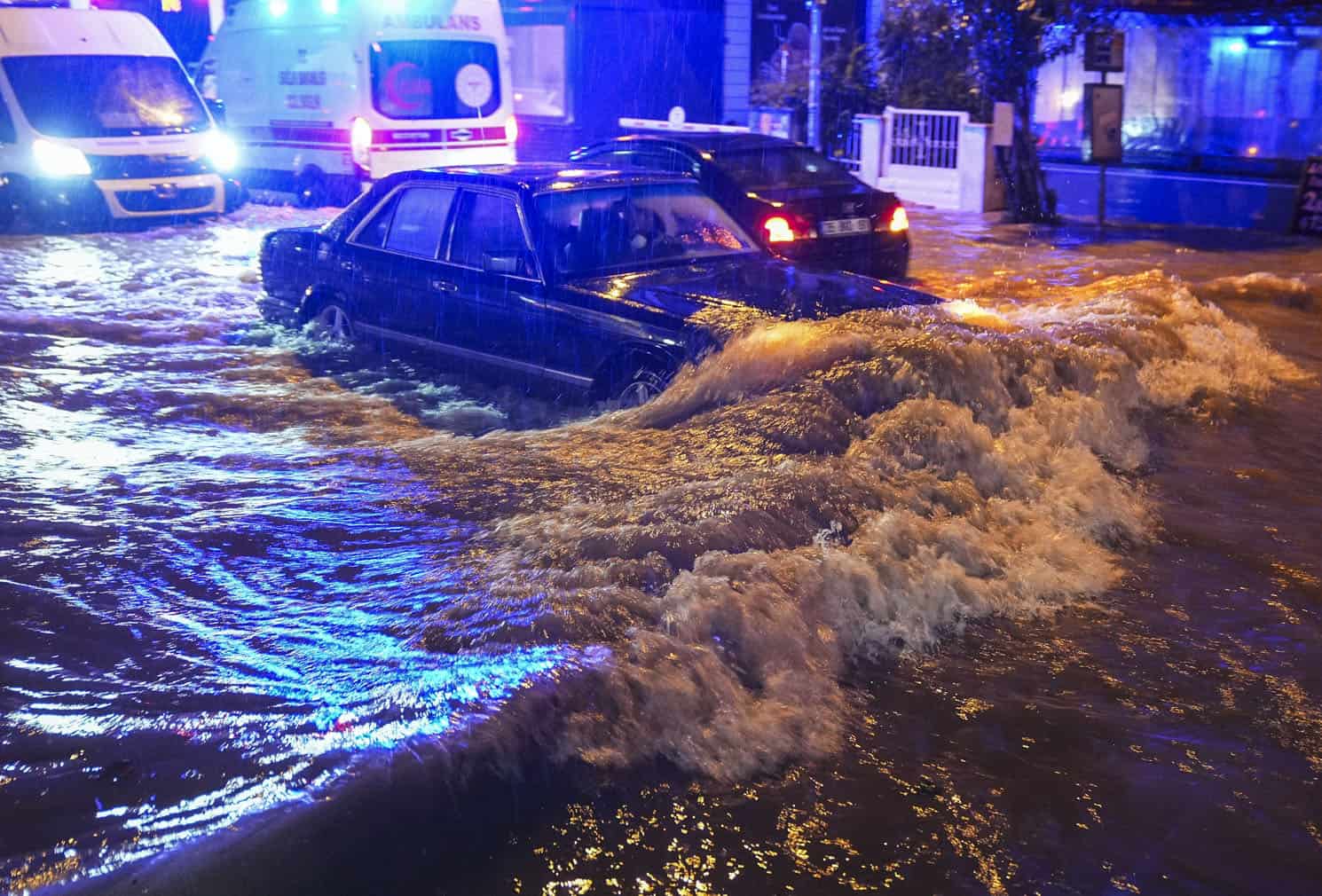 Heavy rain and storms negatively affected daily life in Izmir