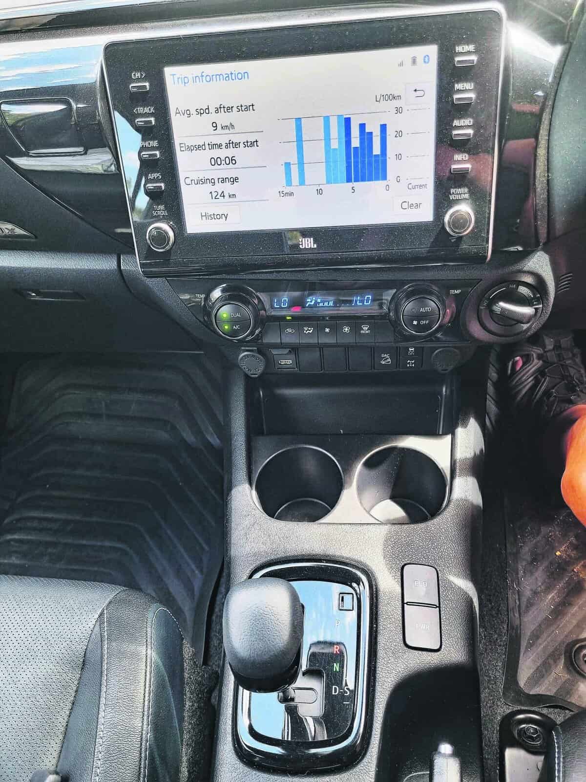 Toyota Hilux Legend 55 dashboard