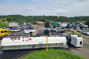 WATCH: Diesel spill on major KZN highway as looters scoop up fuel