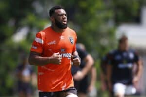 Sharks loose forward Vincent Tshituka