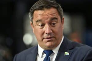 Calm departure, turbulent consequences for the DA
