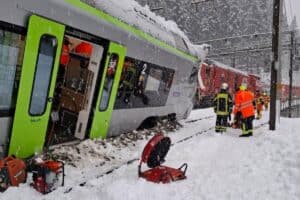 Swiss train derails, injuring five