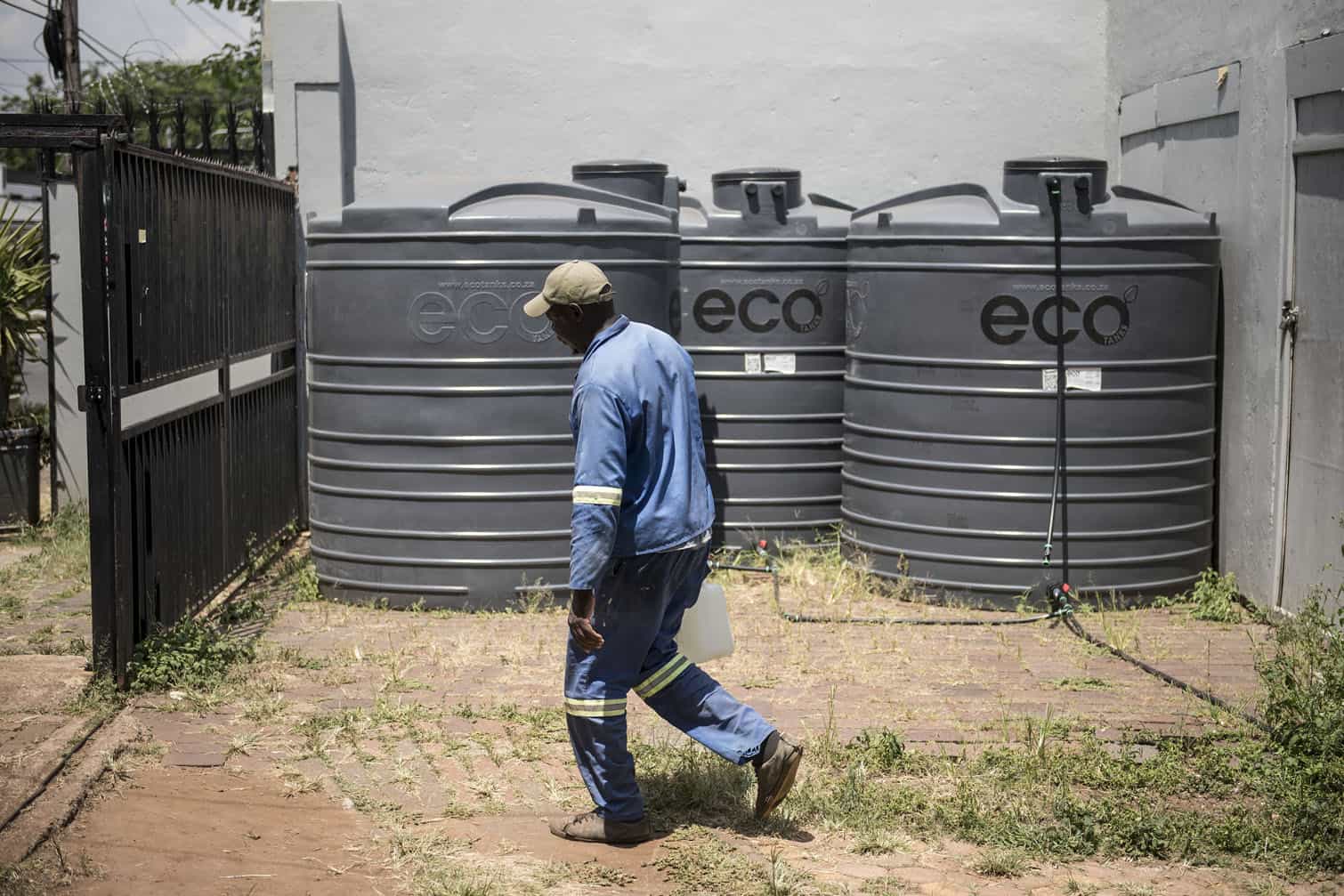 Melville residents collect water from emergency tanks