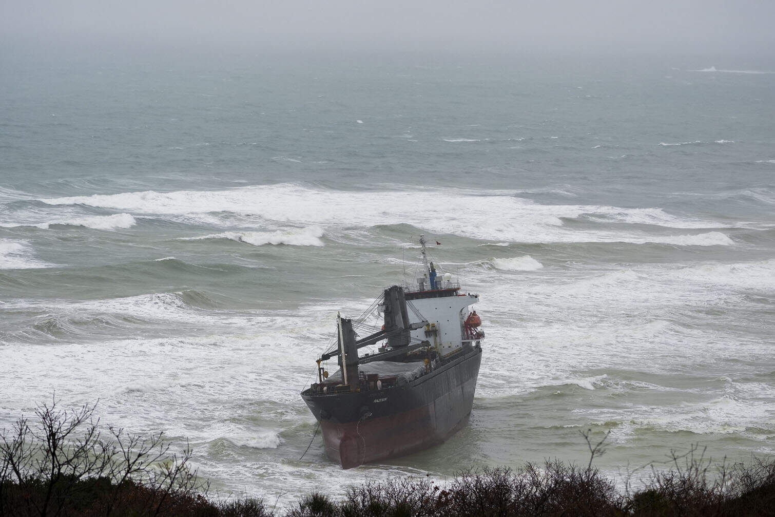 Comoros-flagged cargo ship runs aground off Istanbul coast