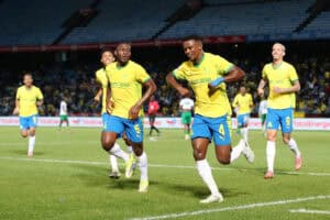 10-man Sundowns see off Golden Arrows