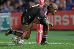 Sharks wing Makazole Mapimpi