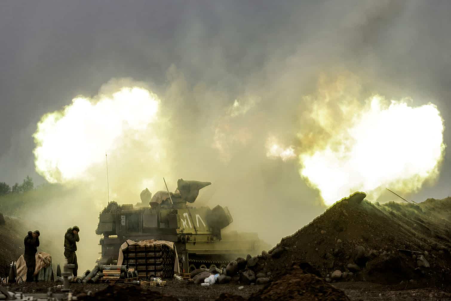 An Israeli self-propelled howitzer artillery gun