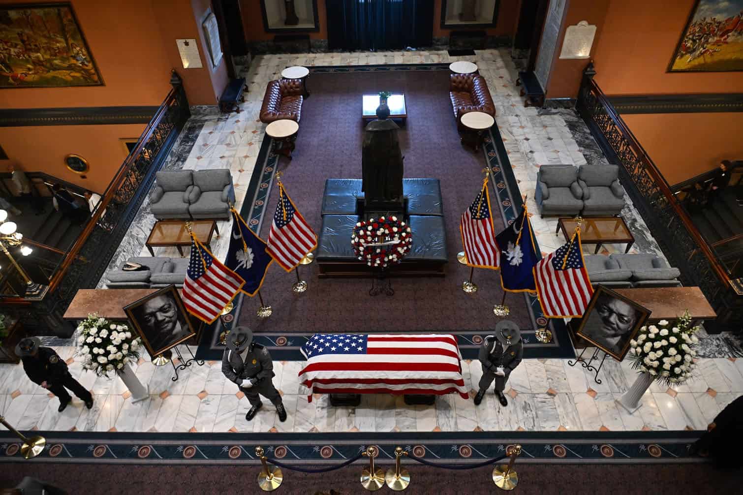 Crowds pay their respects civil rights leader Jesse Jackson in Columbia