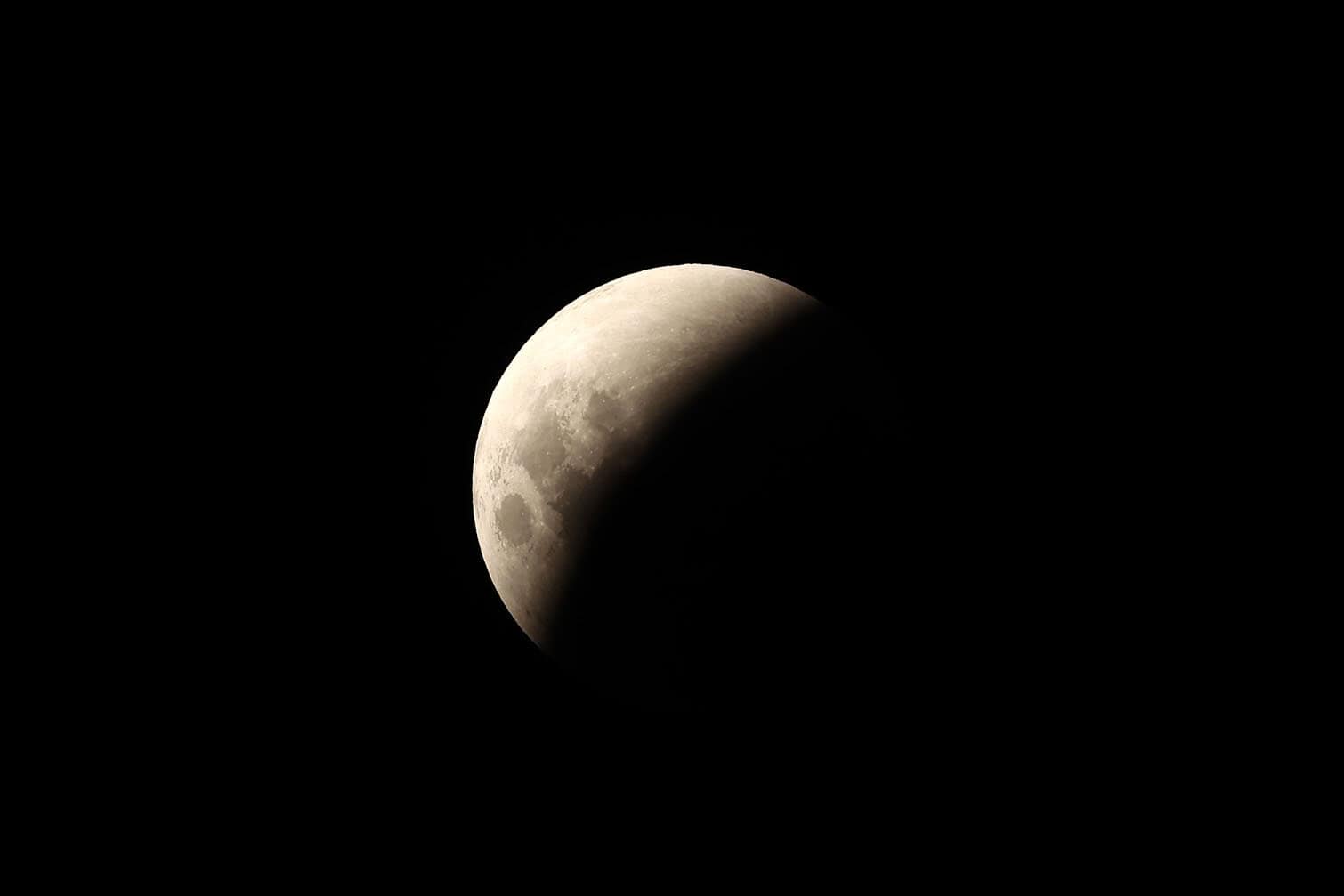 New Zealand Witnesses Year's Only Visible Lunar Eclipse
