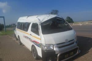 A fully loaded Toyota Quantum taxi collided with a Harambee bus at the intersection of Zuurfontein Road and the R25 in Chloorkop.