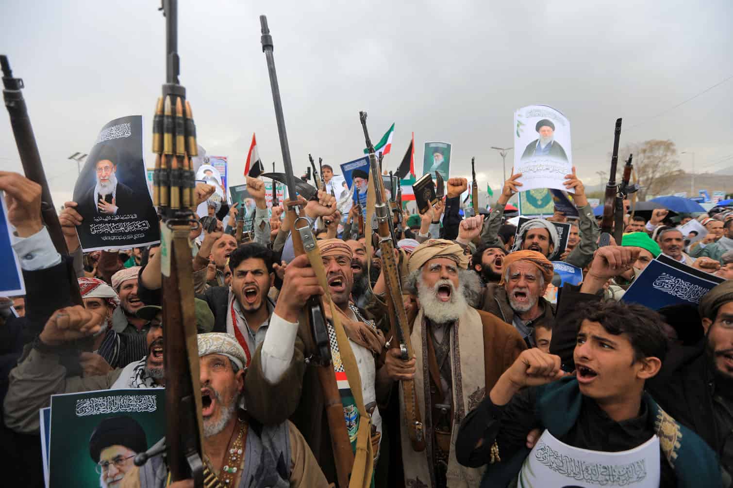 Houthi supporters brandish rifles