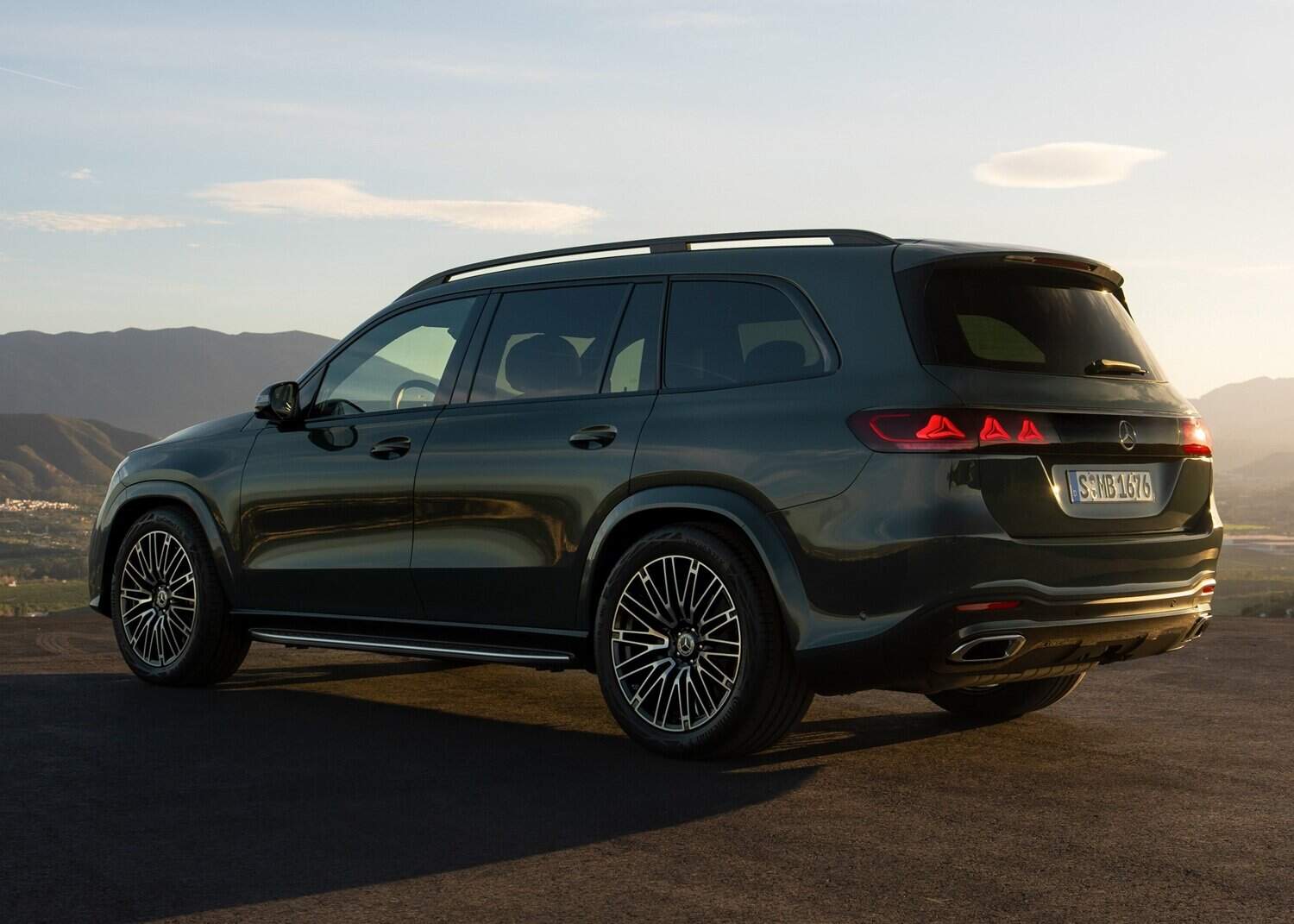 Mercedes-Benz removes wraps from facelift GLS