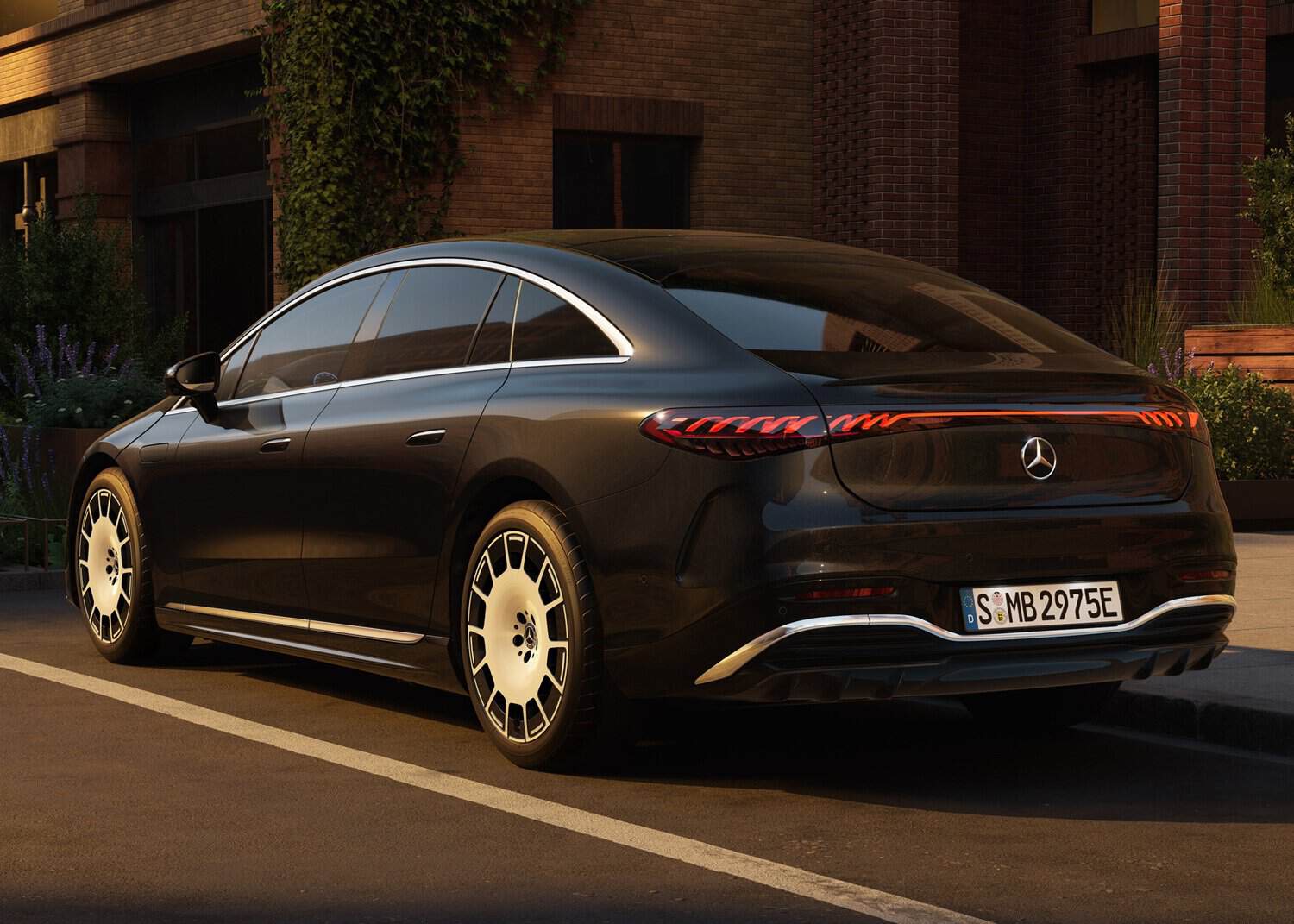 Mercedes-Benz reveals facelift EQS