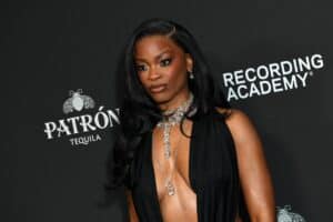 After Ari Lennox revealed she's never orgasmed from penetrative sex alone, experts and women across the internet responded. The science backs her up completely.