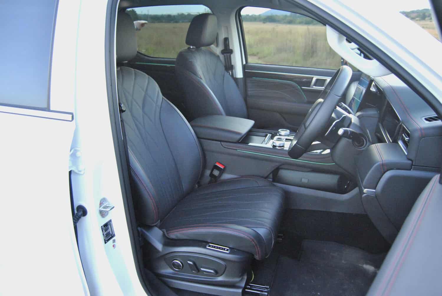 Driving Foton's new flagship Tunland V9 LTD