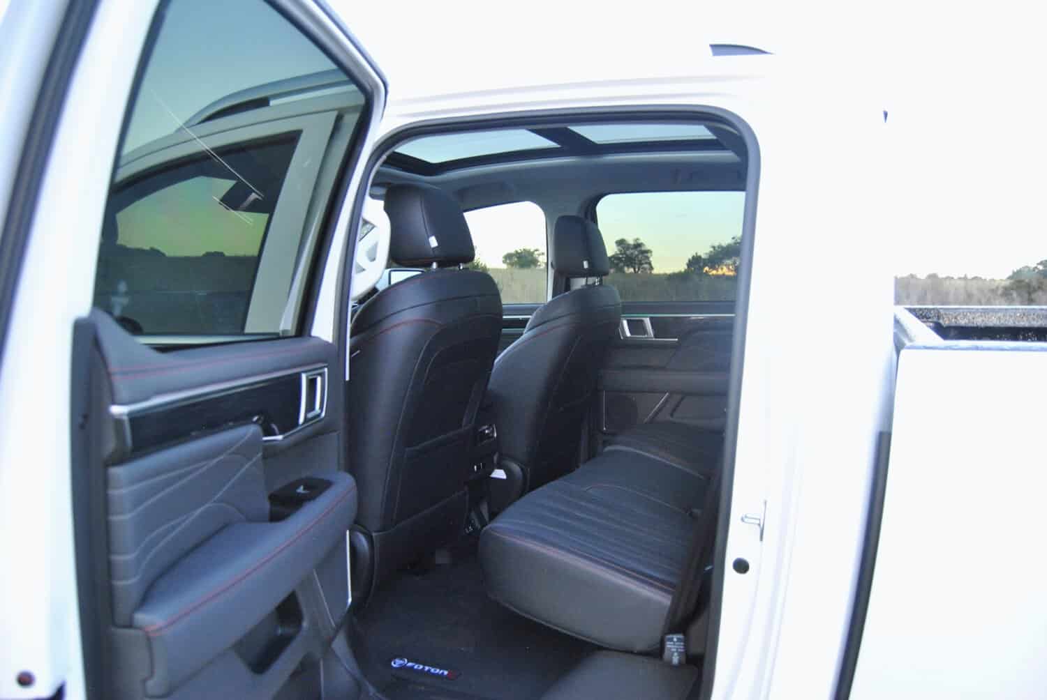 Driving Foton's new flagship Tunland V9 LTD