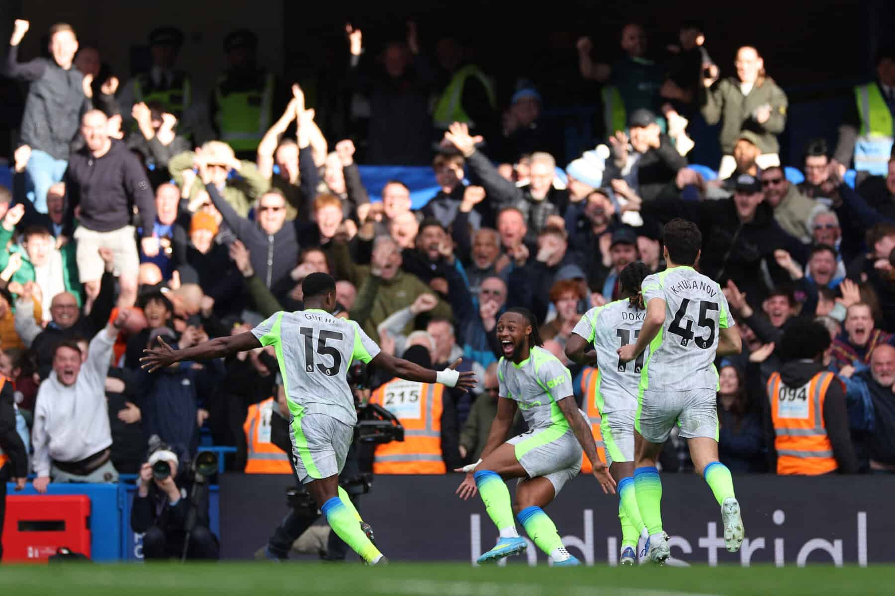 Man City rout Chelsea to close gap on leaders Arsenal