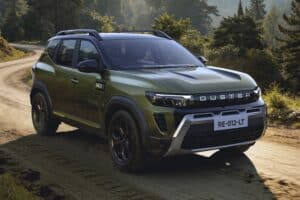 Renault Duster Romania vs India comparison