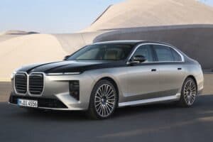 Wraps come off facelift BMW 7 Series
