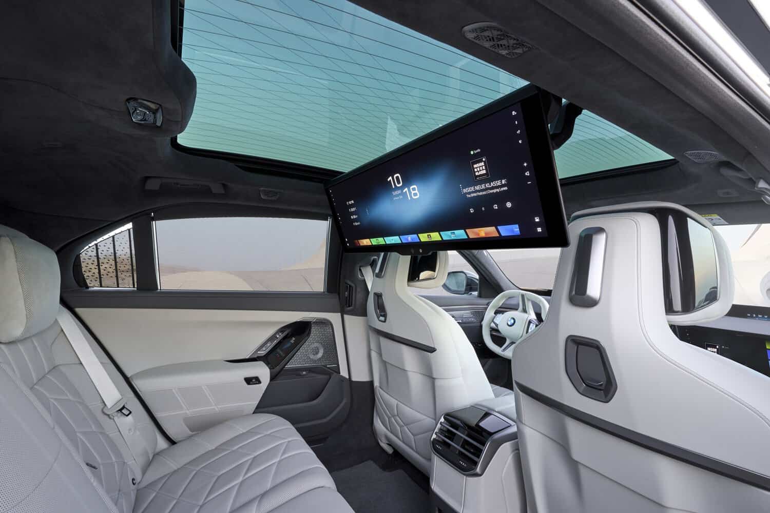 Wraps come off facelift BMW 7 Series