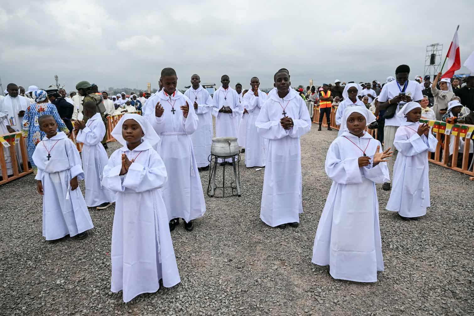 Faithfuls gather ahead of the arrival of Pope Leo XIV
