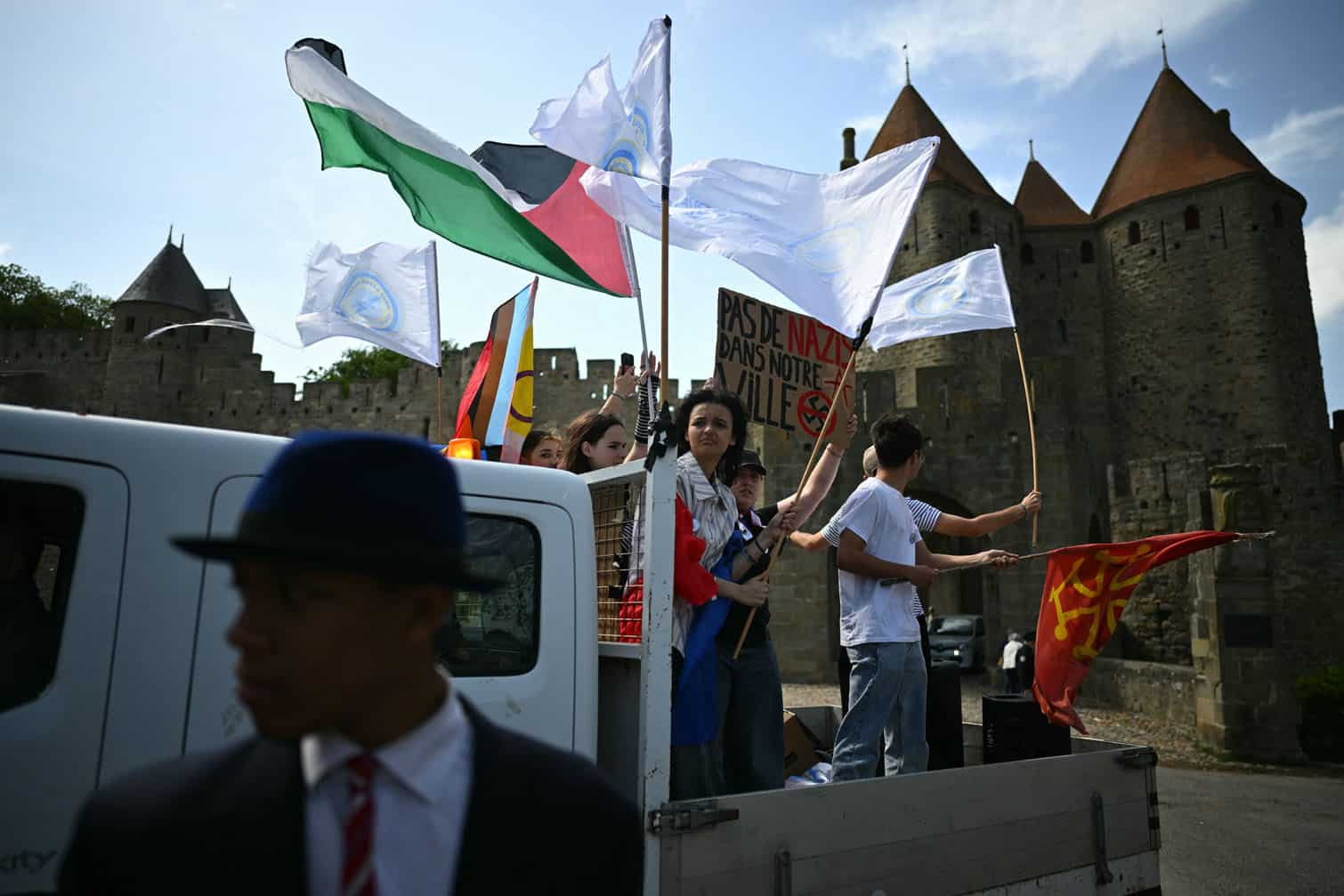 Protesters hold Palestinian and Occitanie flags