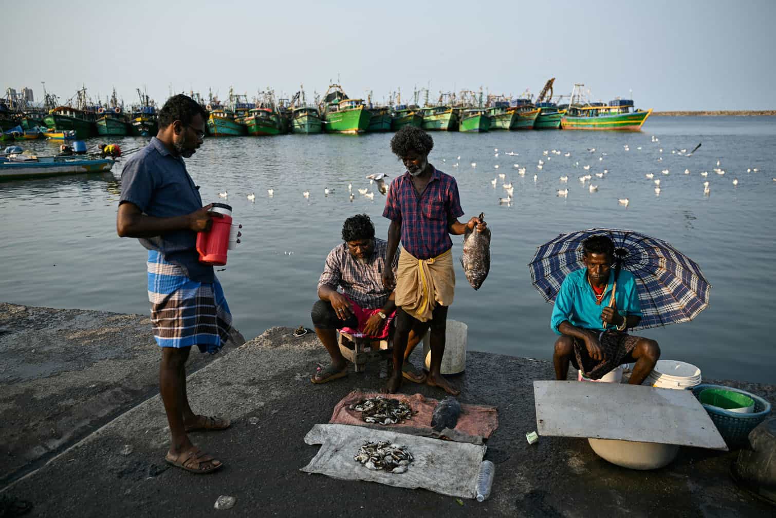 Fishermen prepare to have tea