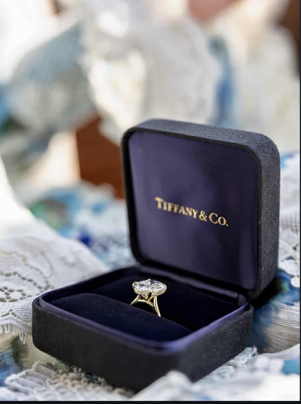 Sithelo Shozi's Tiffany engagement ring. Picture: X, @sanelenkosii 
