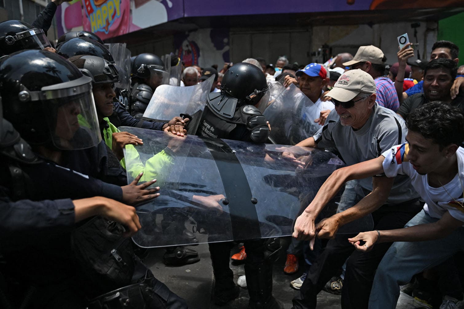 Opponents to the government