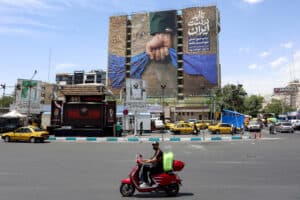 Trump threatens 'higher level' bombing of Iran if deal not agreed