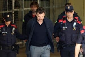 Catalan regional police officers (Mossos d'Esquadra) escort Jonathan Andic, the son of Isak Andic, founder of Spanish fashion brand Mango, as he arrives at a court in Martorell, near Barcelona, following his arrest on May 19, 2026. Spanish police said today they have arrested the eldest son of Mango clothing empire founder Isak Andic over his father's death during a hiking trip in December 2024. Jonathan Andic, who was alone with his 71-year-old father when the retail magnate plunged to his death in the Montserrat mountains near Barcelona, was taken into custody, Catalan regional police said, confirming a report in the daily La Vanguardia newspaper. Picture via Lluis GENE / AFP)
