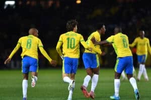 Chiefs hold 10-man Sundowns to blow title race open