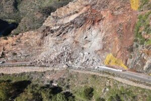 Motorists warned that road between Oudtshoorn and Cango Caves remains closed